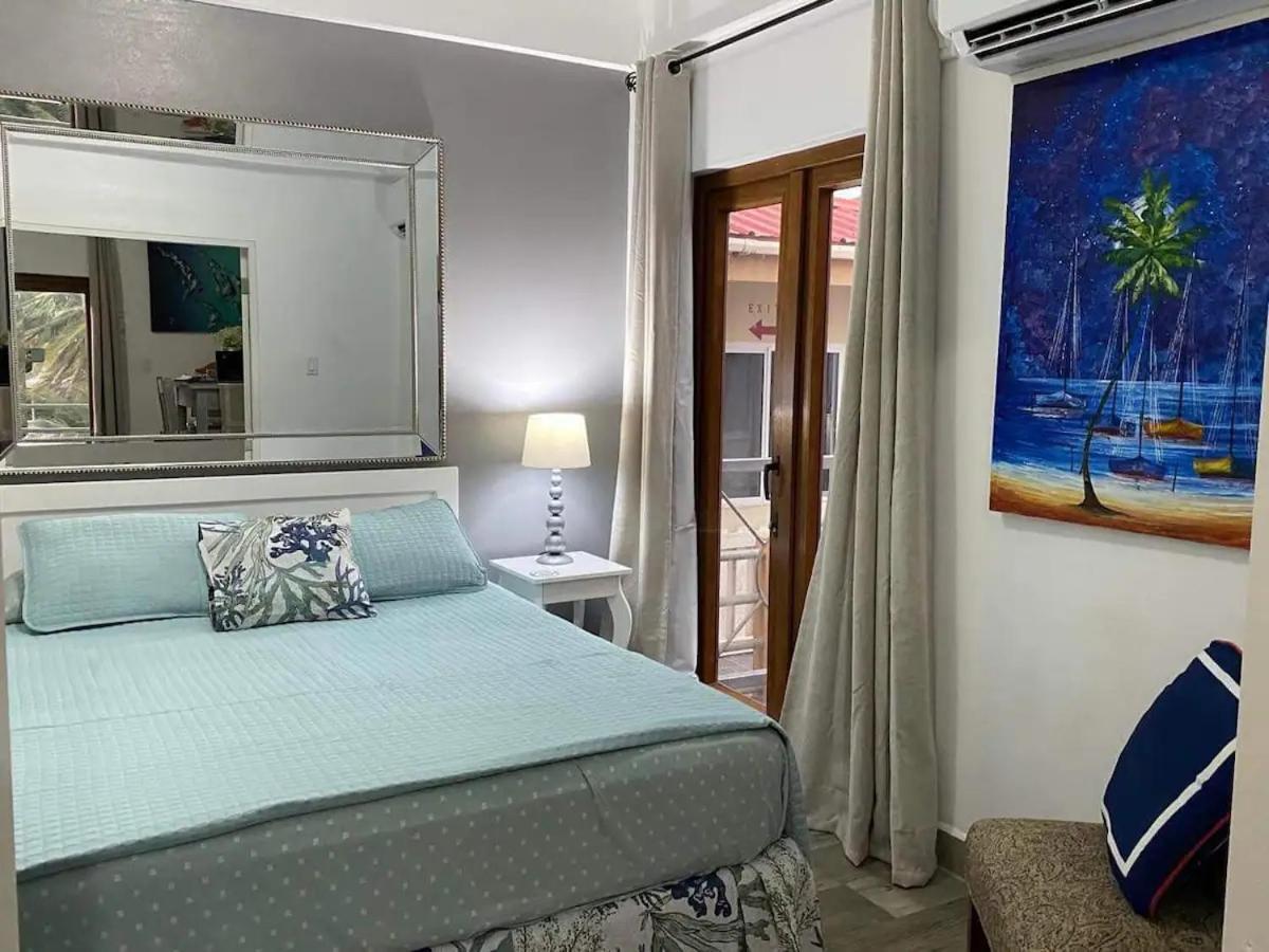 Beach Club Budget Rooms At Popeyes Caye Caulker Eksteriør bilde