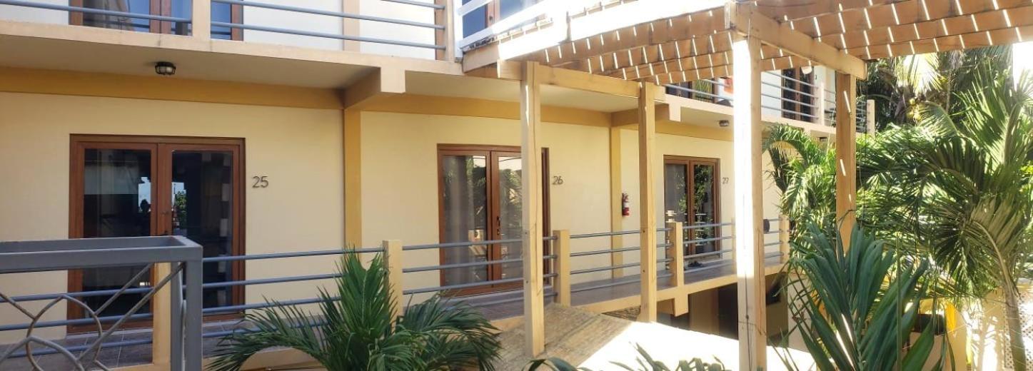 Beach Club Budget Rooms At Popeyes Caye Caulker Eksteriør bilde