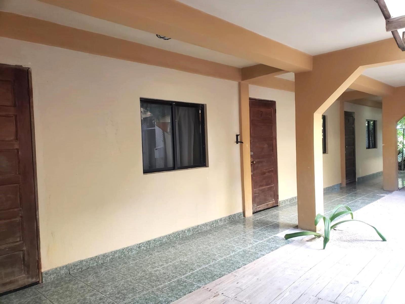 Beach Club Budget Rooms At Popeyes Caye Caulker Eksteriør bilde