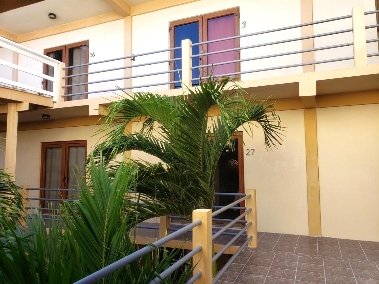 Beach Club Budget Rooms At Popeyes Caye Caulker Eksteriør bilde