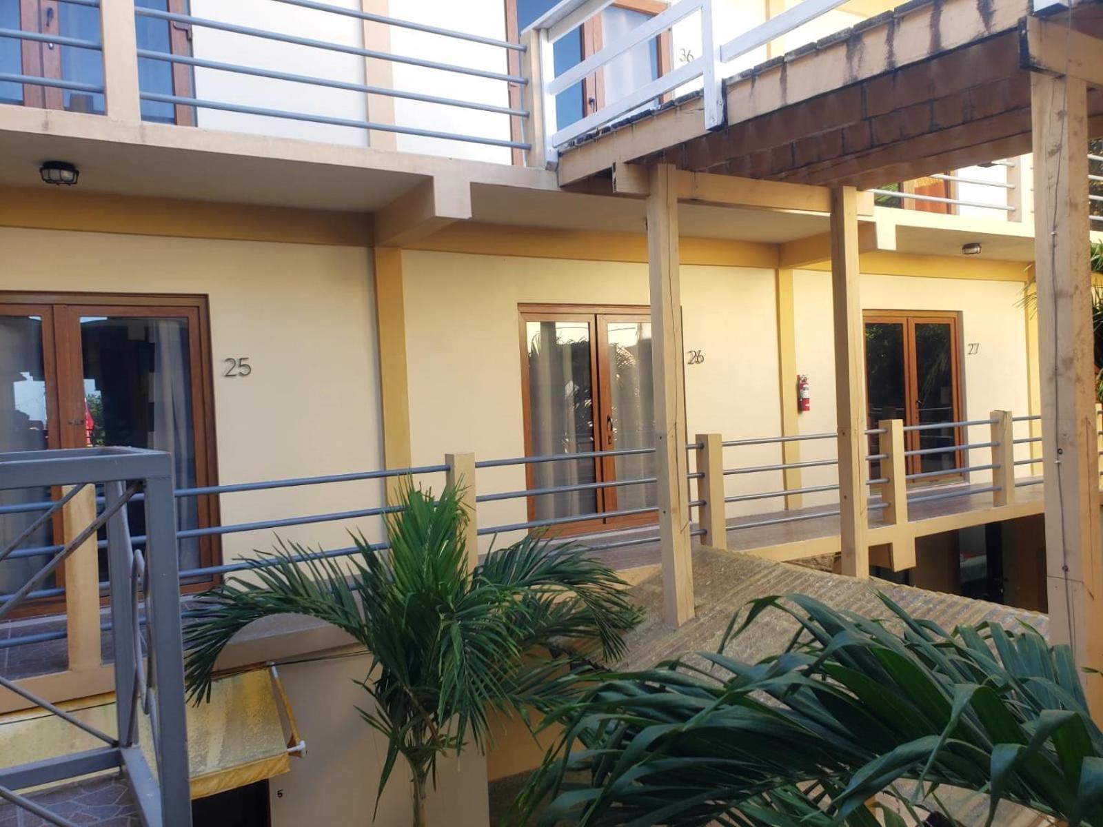 Beach Club Budget Rooms At Popeyes Caye Caulker Eksteriør bilde