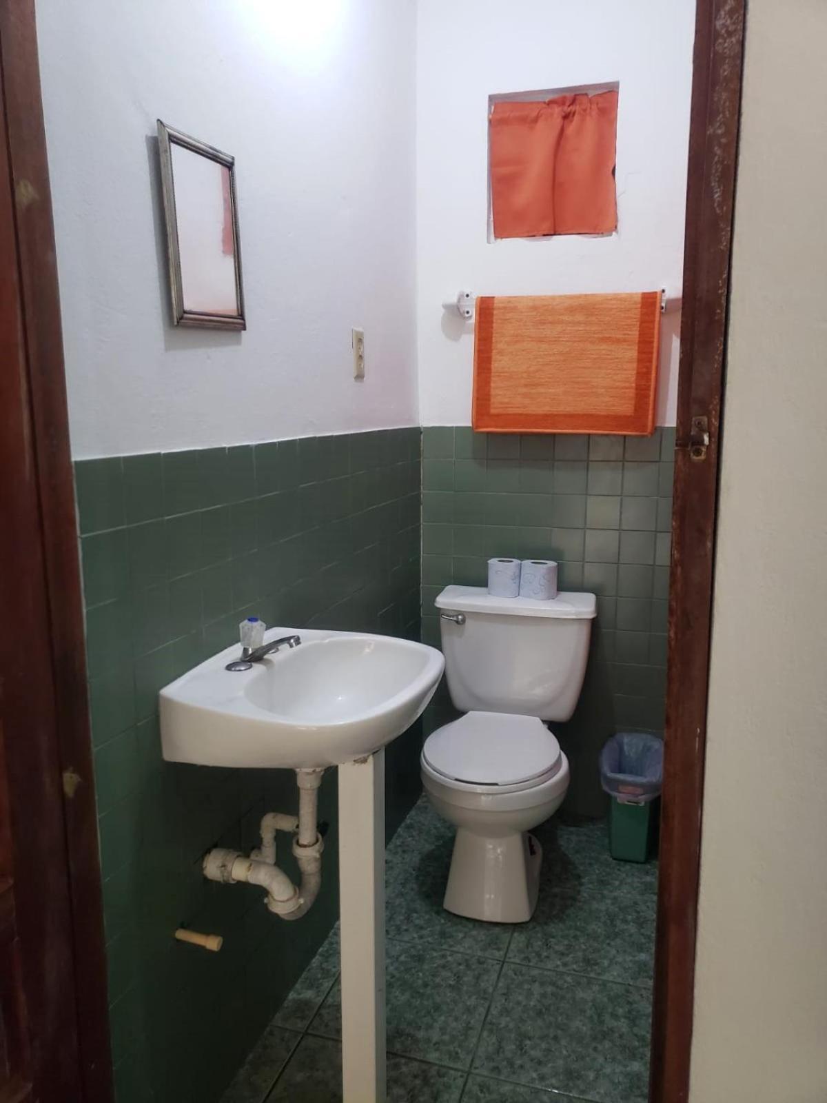 Beach Club Budget Rooms At Popeyes Caye Caulker Eksteriør bilde