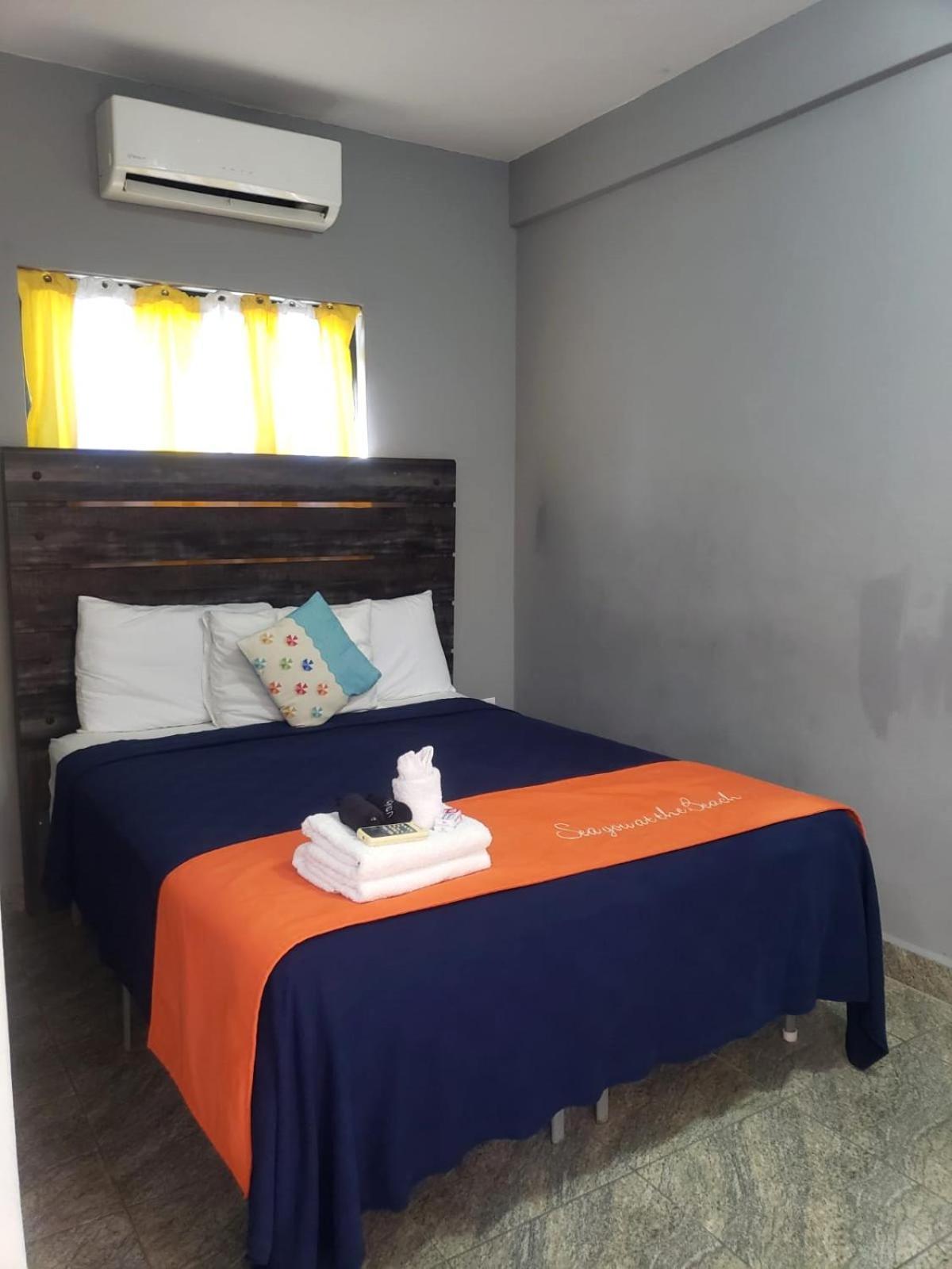 Beach Club Budget Rooms At Popeyes Caye Caulker Eksteriør bilde
