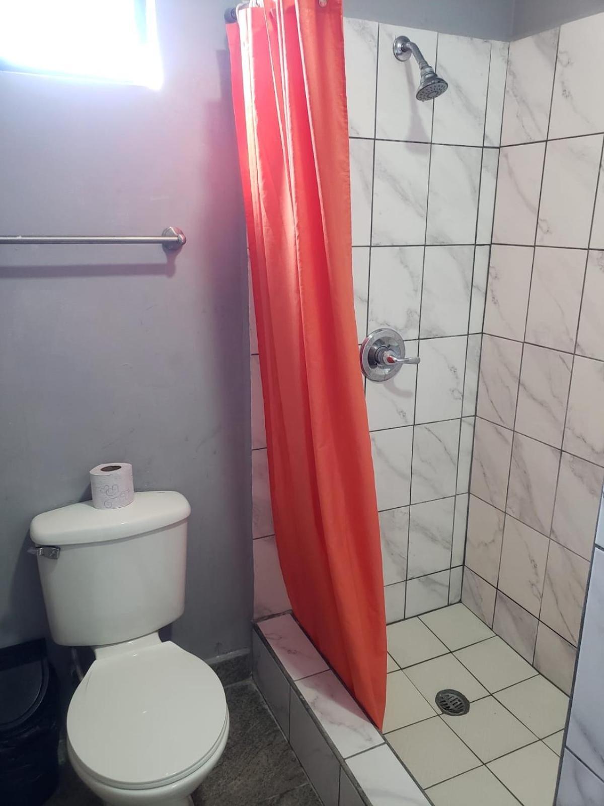 Beach Club Budget Rooms At Popeyes Caye Caulker Eksteriør bilde