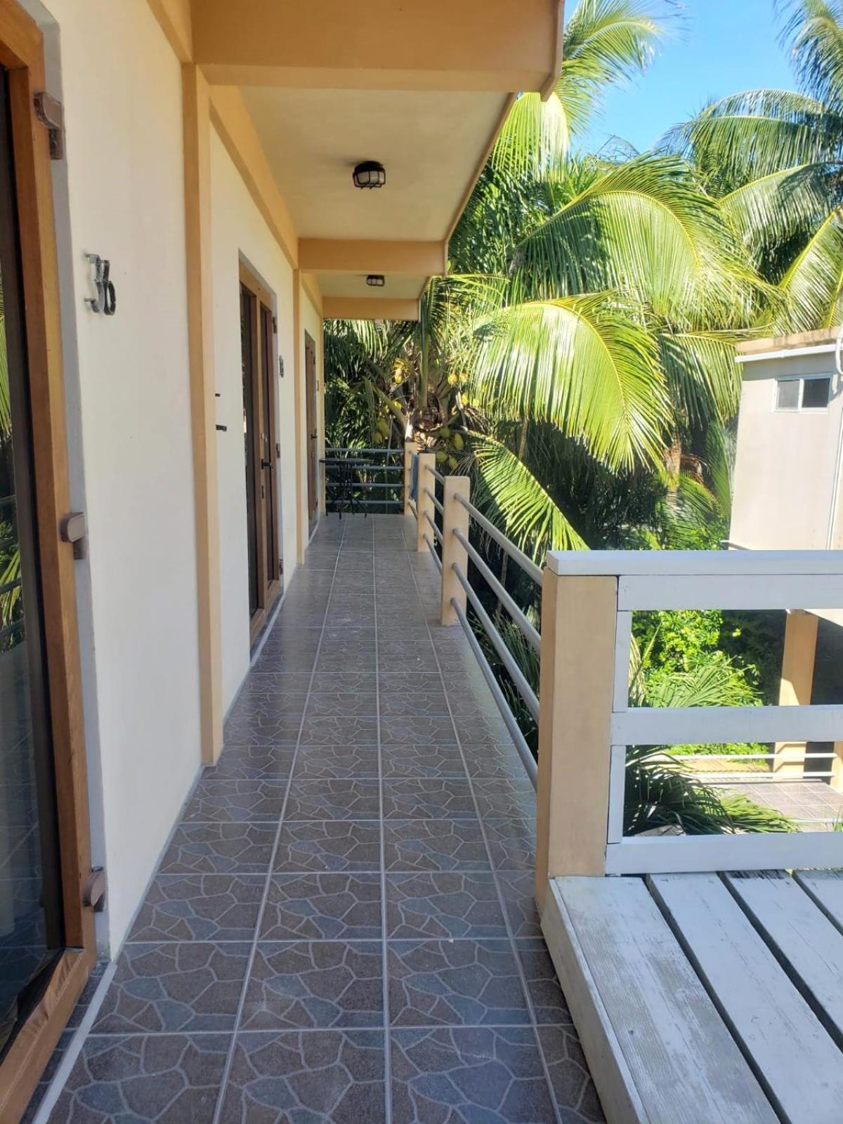 Beach Club Budget Rooms At Popeyes Caye Caulker Eksteriør bilde