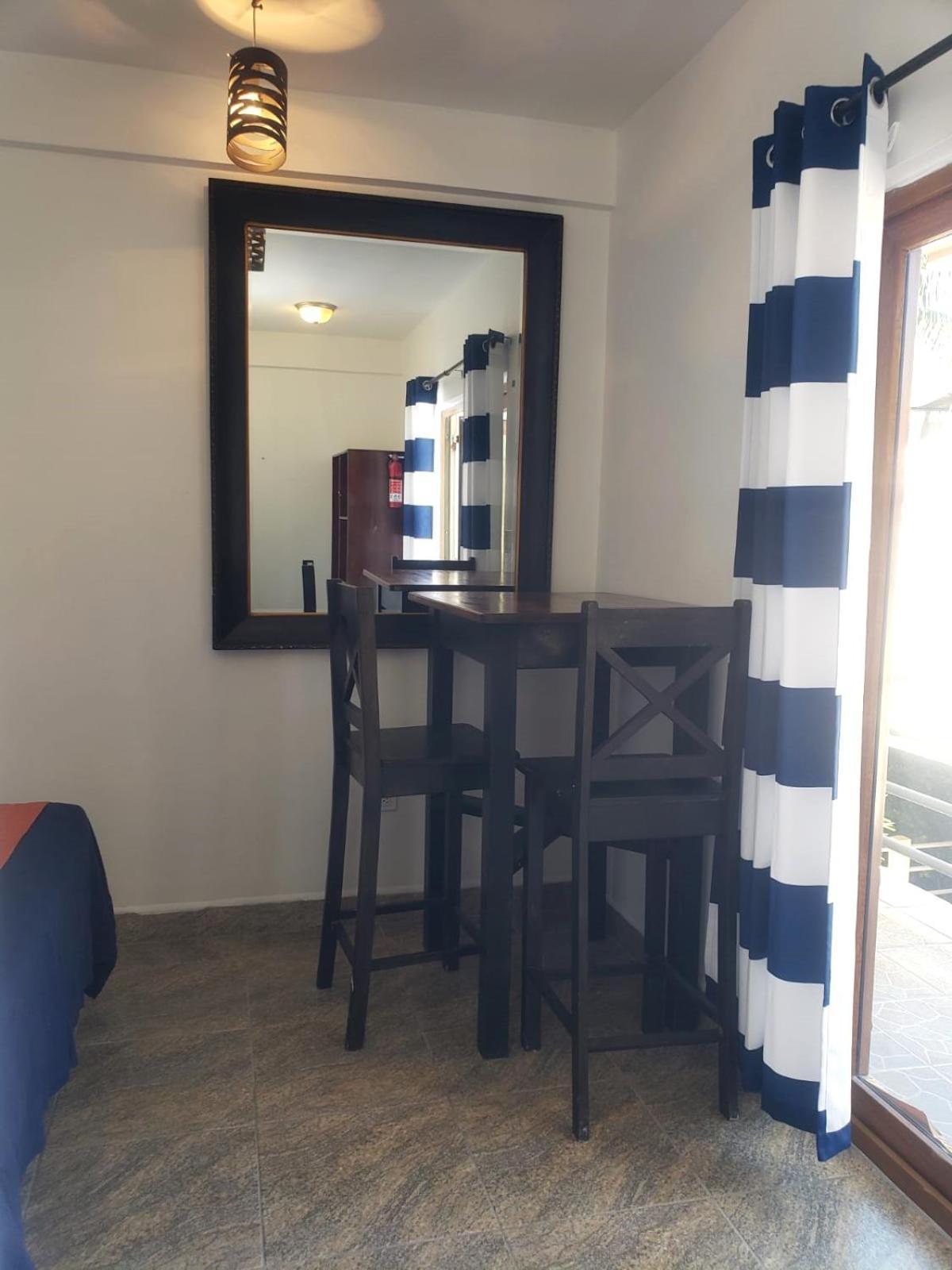 Beach Club Budget Rooms At Popeyes Caye Caulker Eksteriør bilde