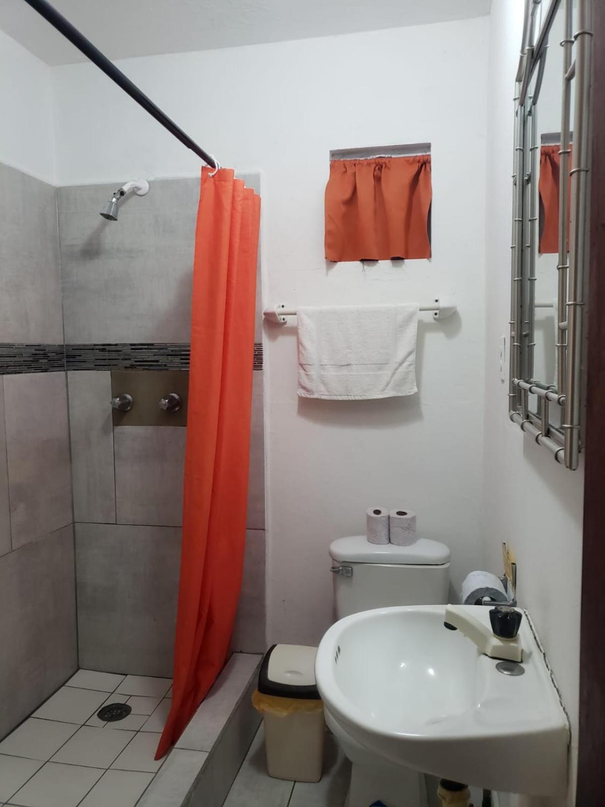 Beach Club Budget Rooms At Popeyes Caye Caulker Eksteriør bilde
