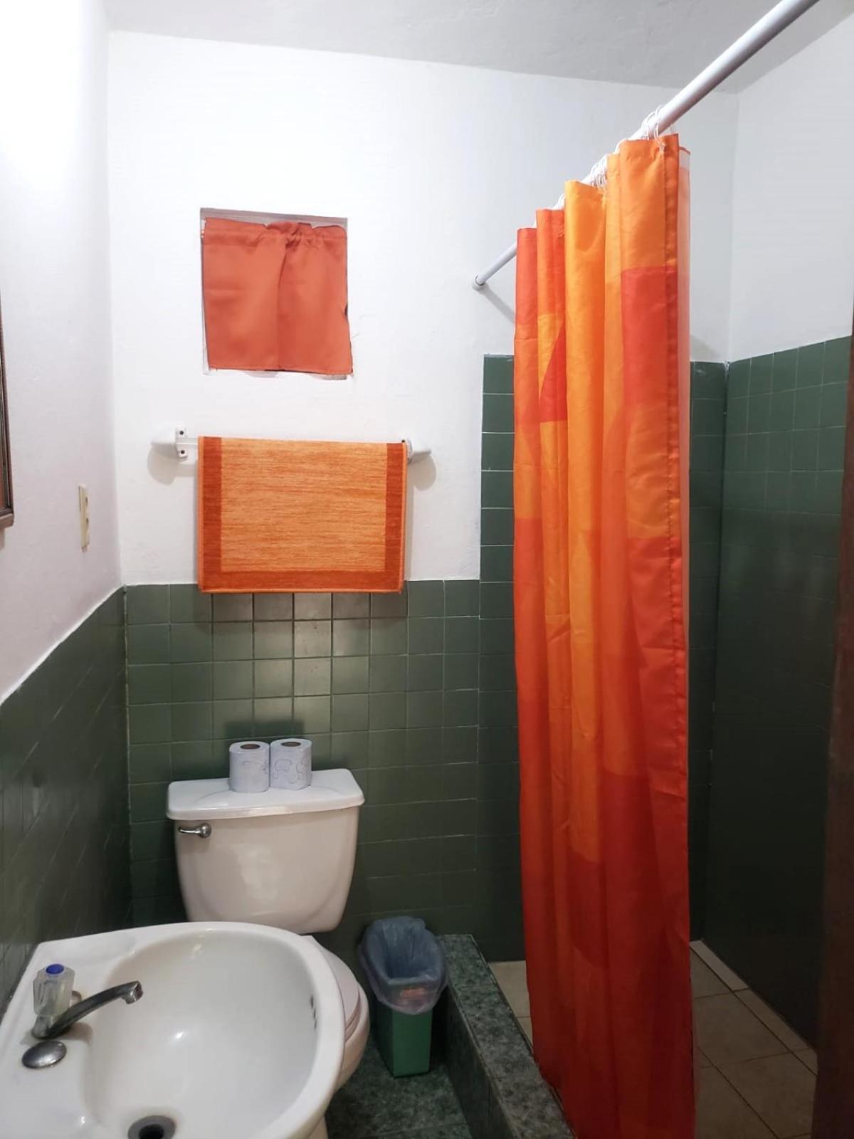 Beach Club Budget Rooms At Popeyes Caye Caulker Eksteriør bilde